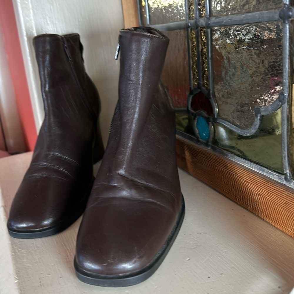 Nordstrom dark brown leather ankle boots. Size 6.5